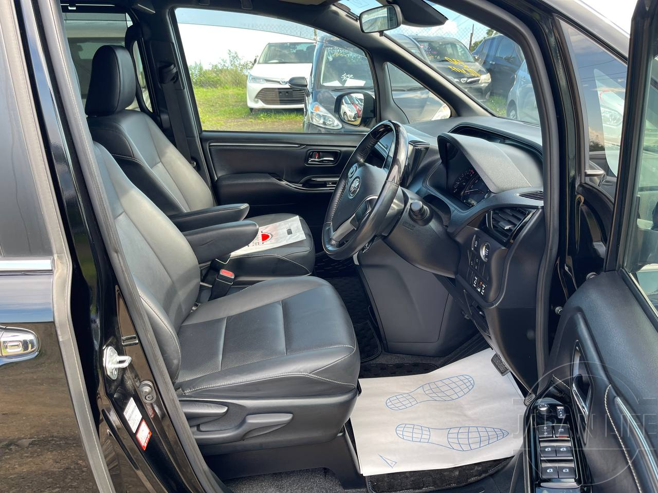 Фото Toyota Esquire - Japan Life 