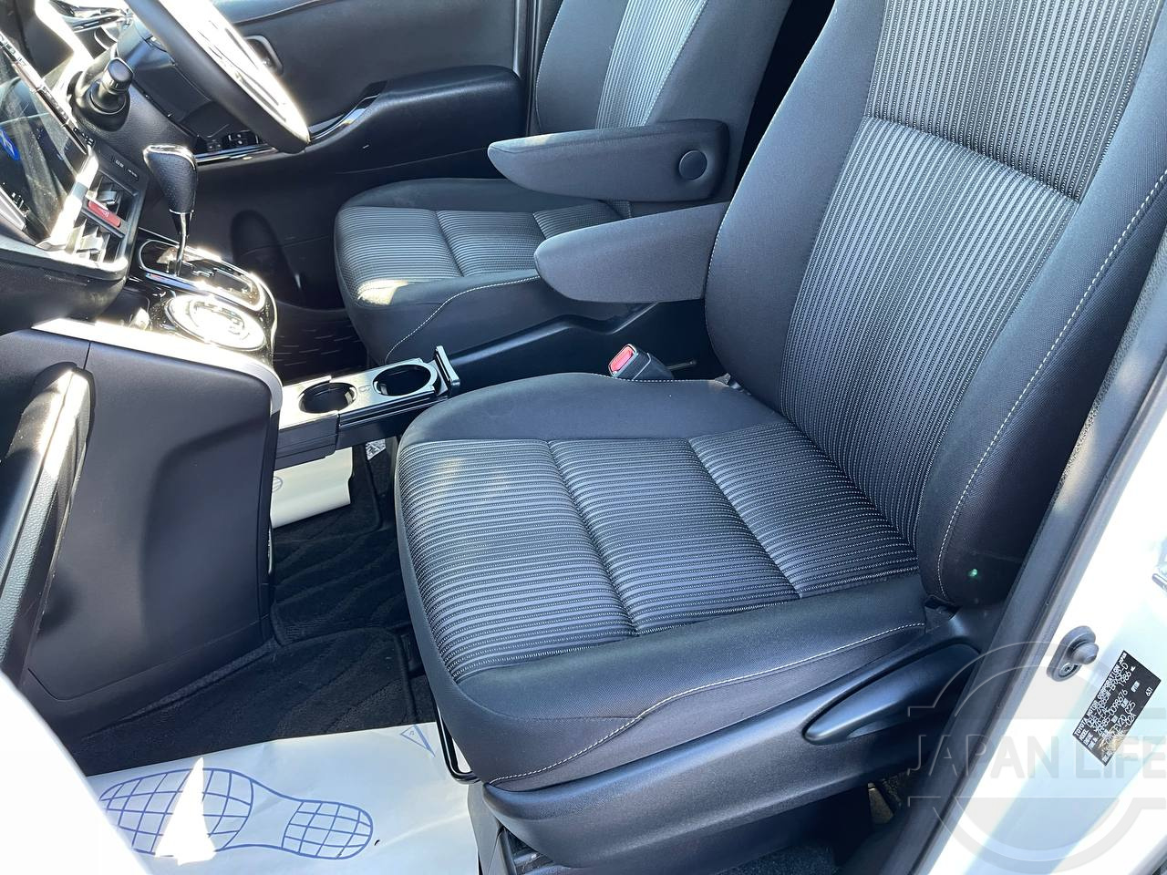 Фото Toyota Voxy - Japan Life 