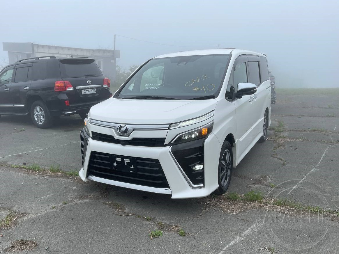 Фото Toyota Voxy - Japan Life 
