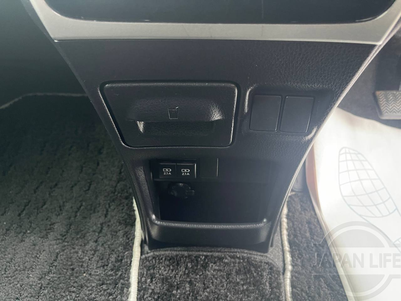 Фото Toyota Voxy - Japan Life 