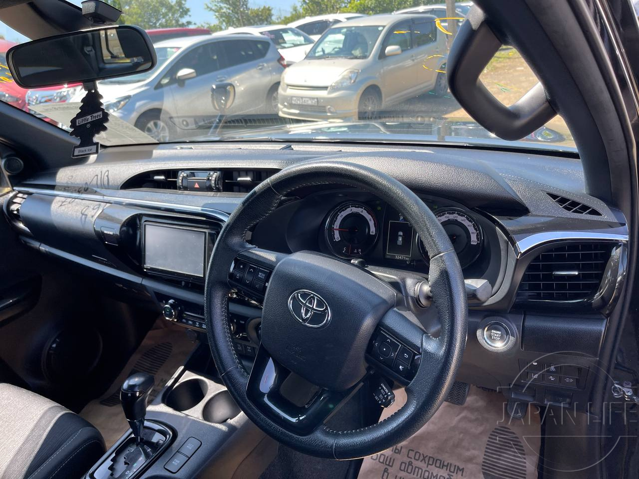 Фото Toyota Hilux - Japan Life 