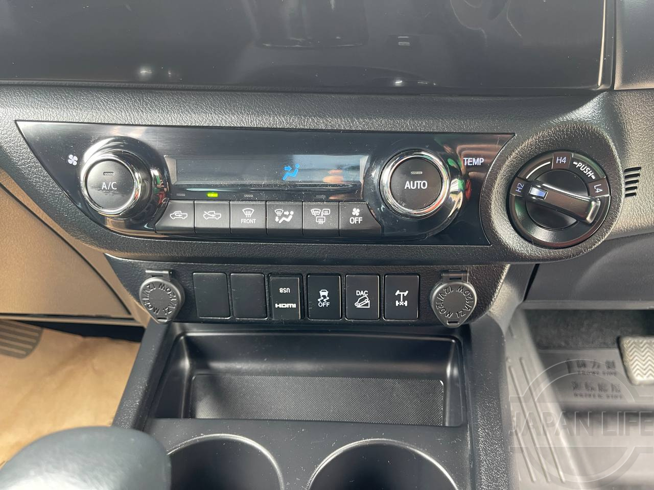 Фото Toyota Hilux - Japan Life 