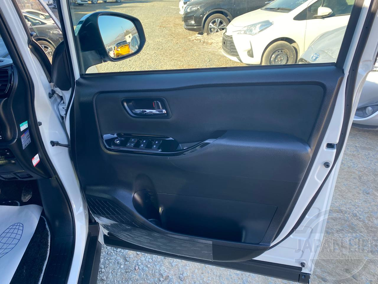 Фото Toyota Voxy - Japan Life 