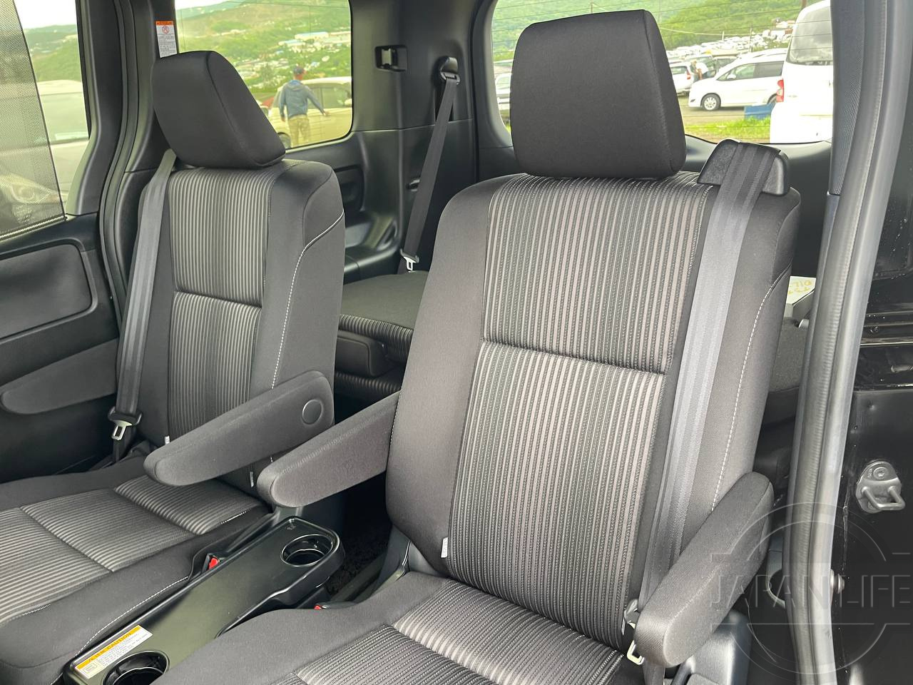 Фото Toyota Voxy - Japan Life 