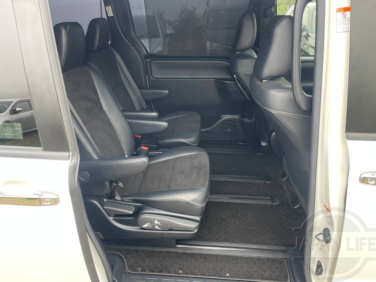 Фото Toyota Noah - Japan Life 