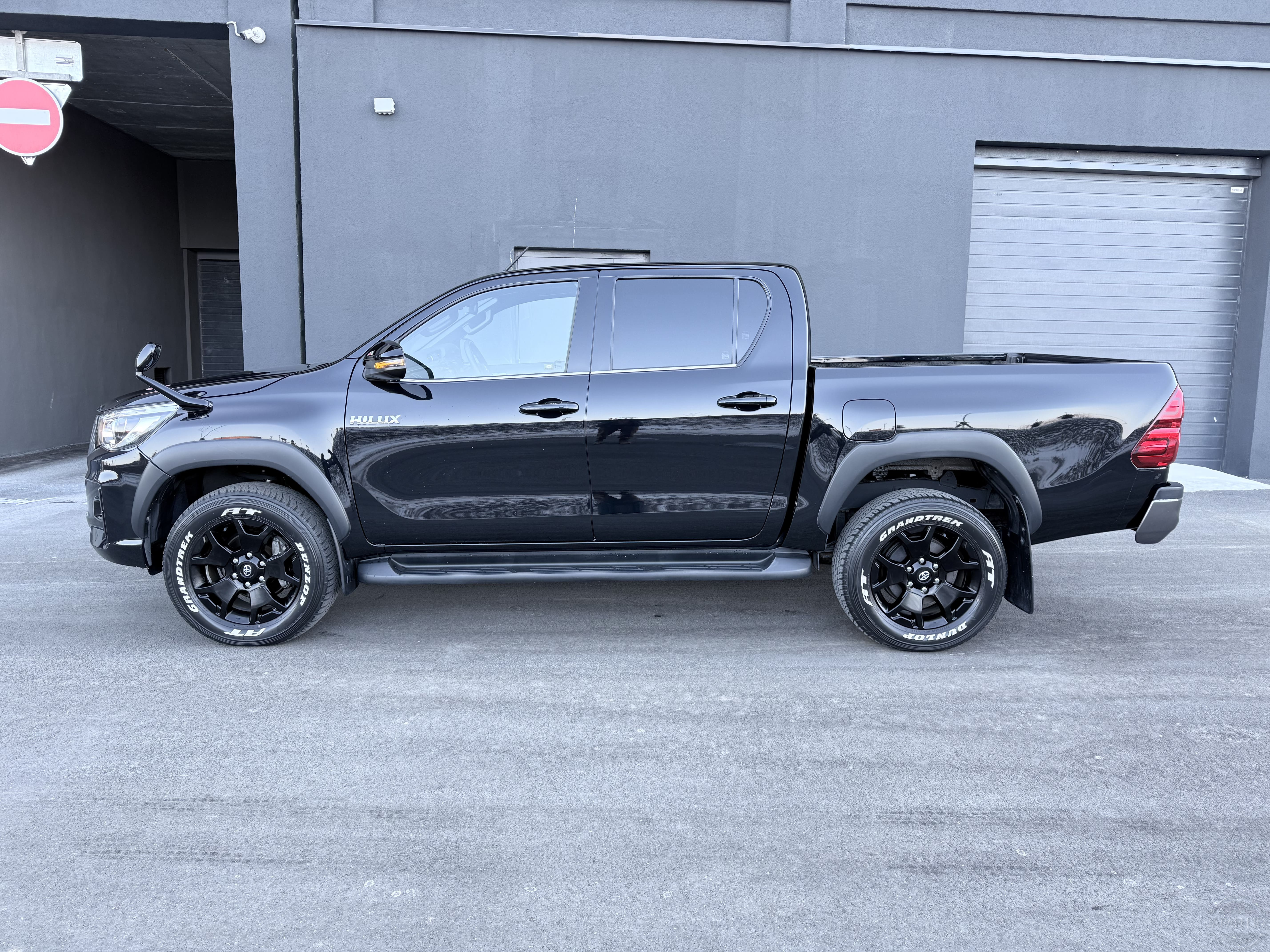 Фото Toyota Hilux - Japan Life 