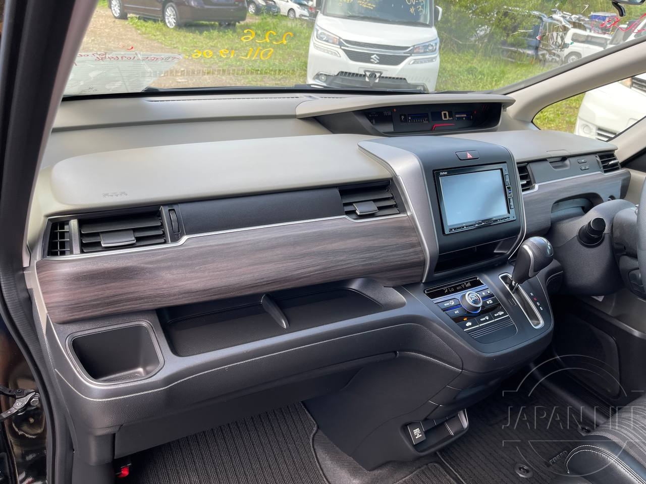 Фото Honda Freed - Japan Life 