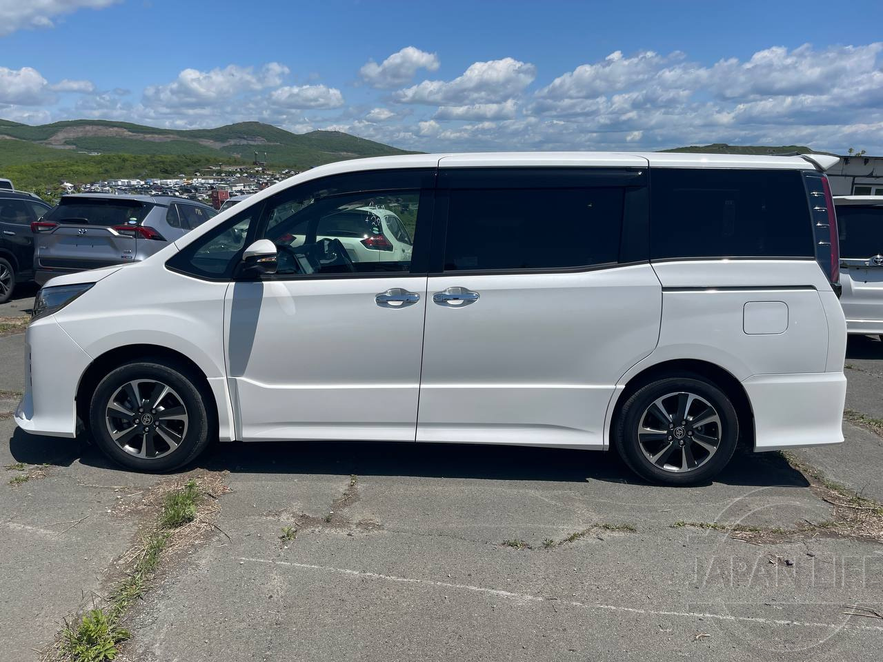 Фото Toyota Noah - Japan Life 