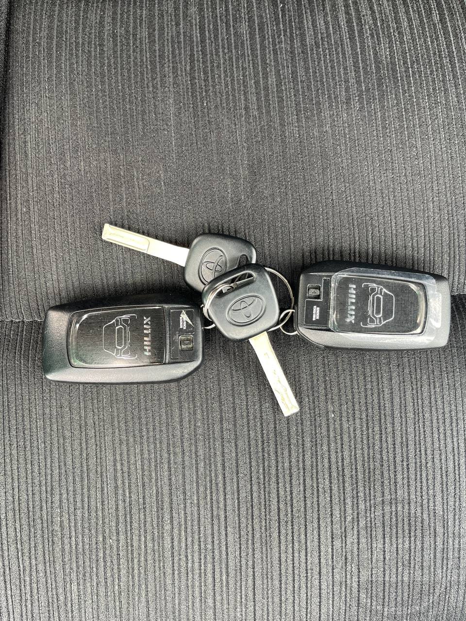 Фото Toyota Hilux - Japan Life 