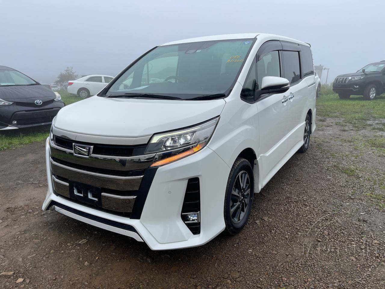 Фото Toyota Noah - Japan Life 