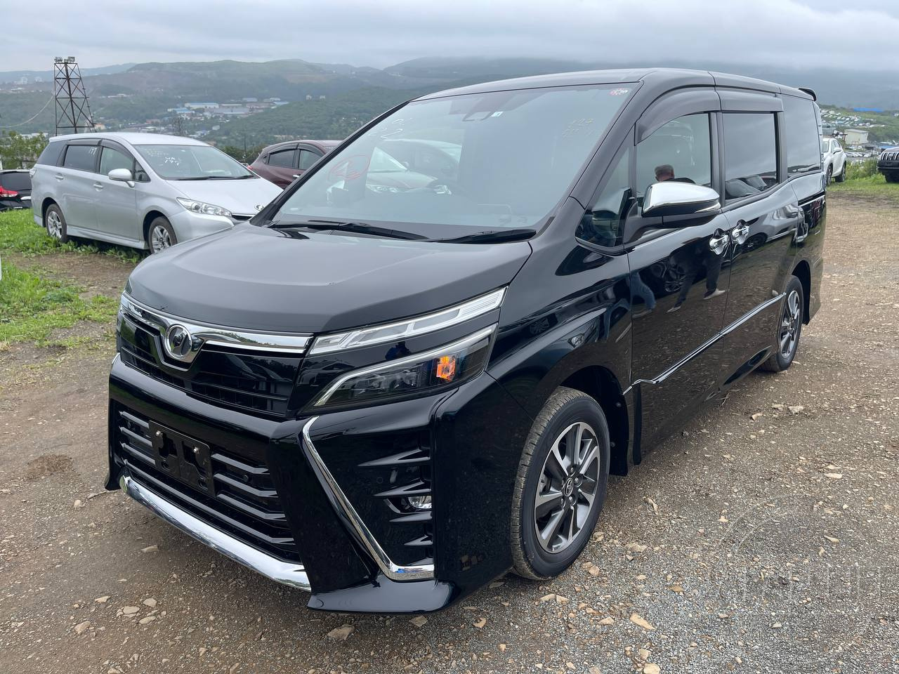 Фото Toyota Voxy - Japan Life 