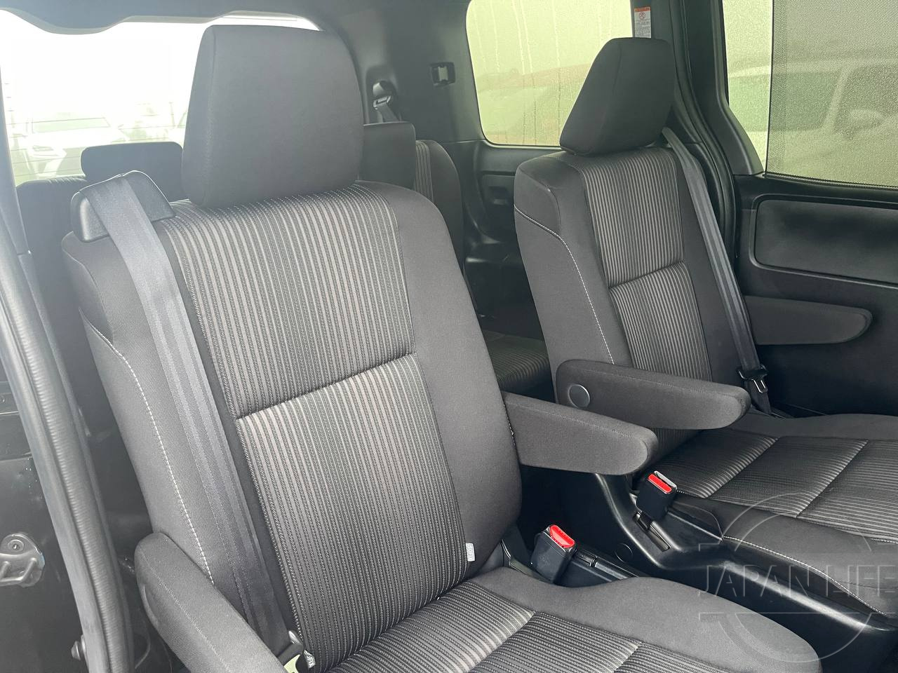 Фото Toyota Voxy - Japan Life 