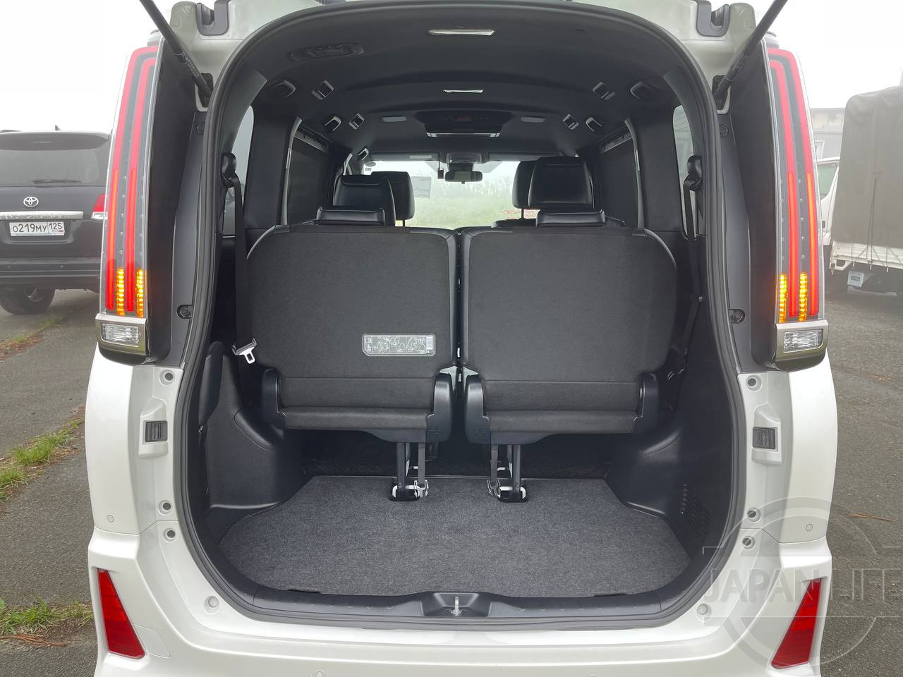 Фото Toyota Noah - Japan Life 