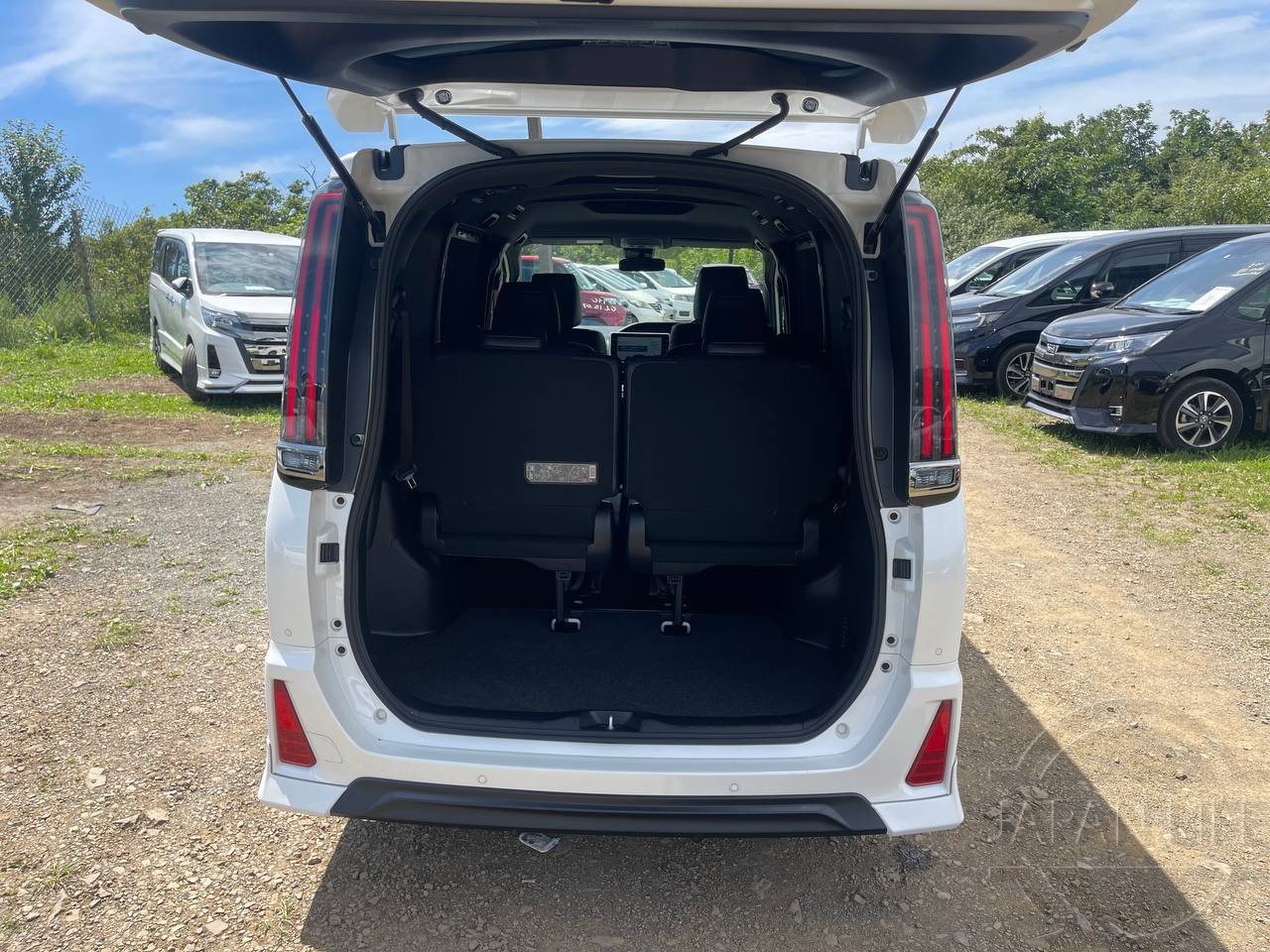 Фото Toyota Noah - Japan Life 