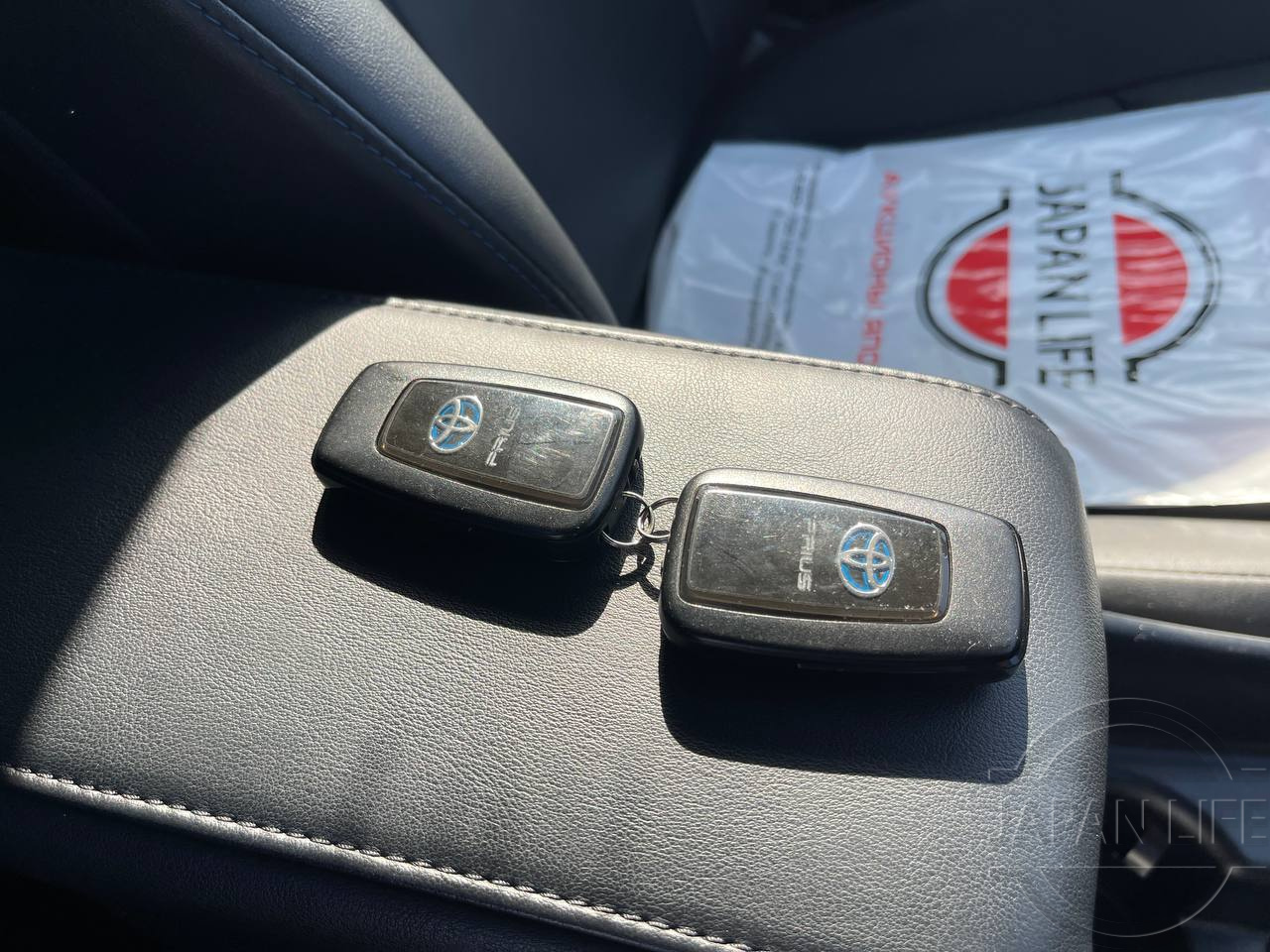 Фото Toyota Prius - Japan Life 