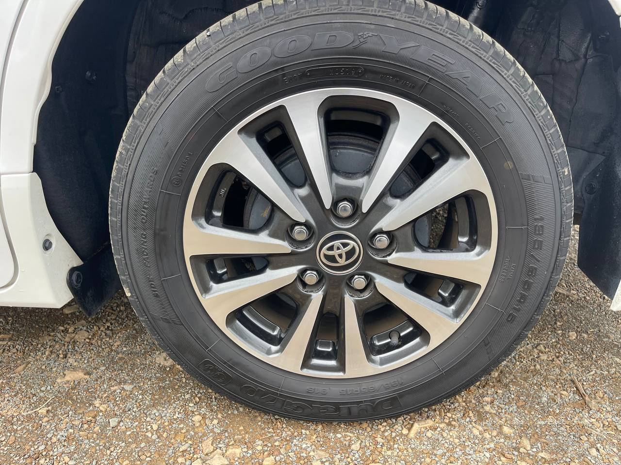 Фото Toyota Esquire - Japan Life 