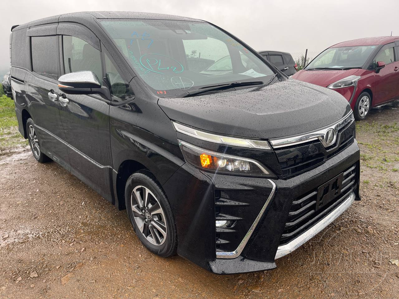 Фото Toyota Voxy - Japan Life 