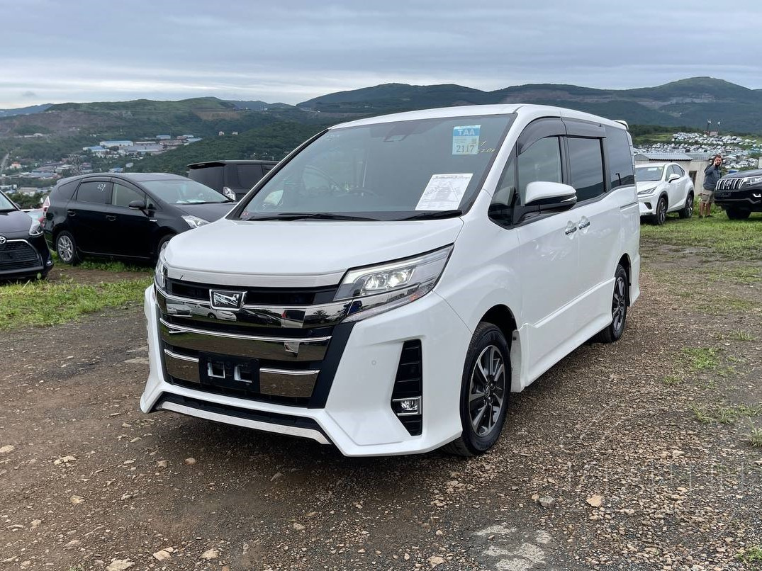 Фото Toyota Noah - Japan Life 