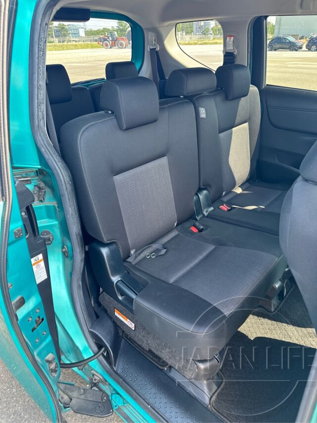 Фото Toyota Sienta - Japan Life 