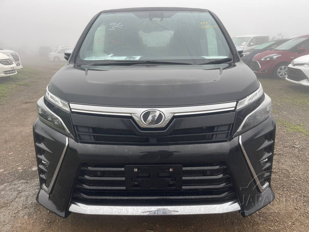 Фото Toyota Voxy - Japan Life 