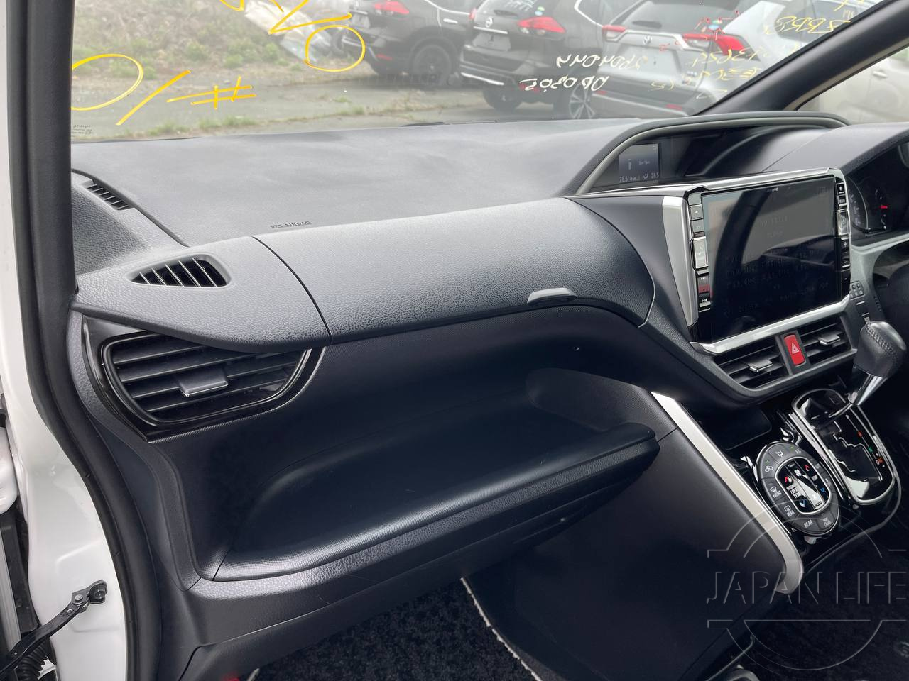 Фото Toyota Voxy - Japan Life 