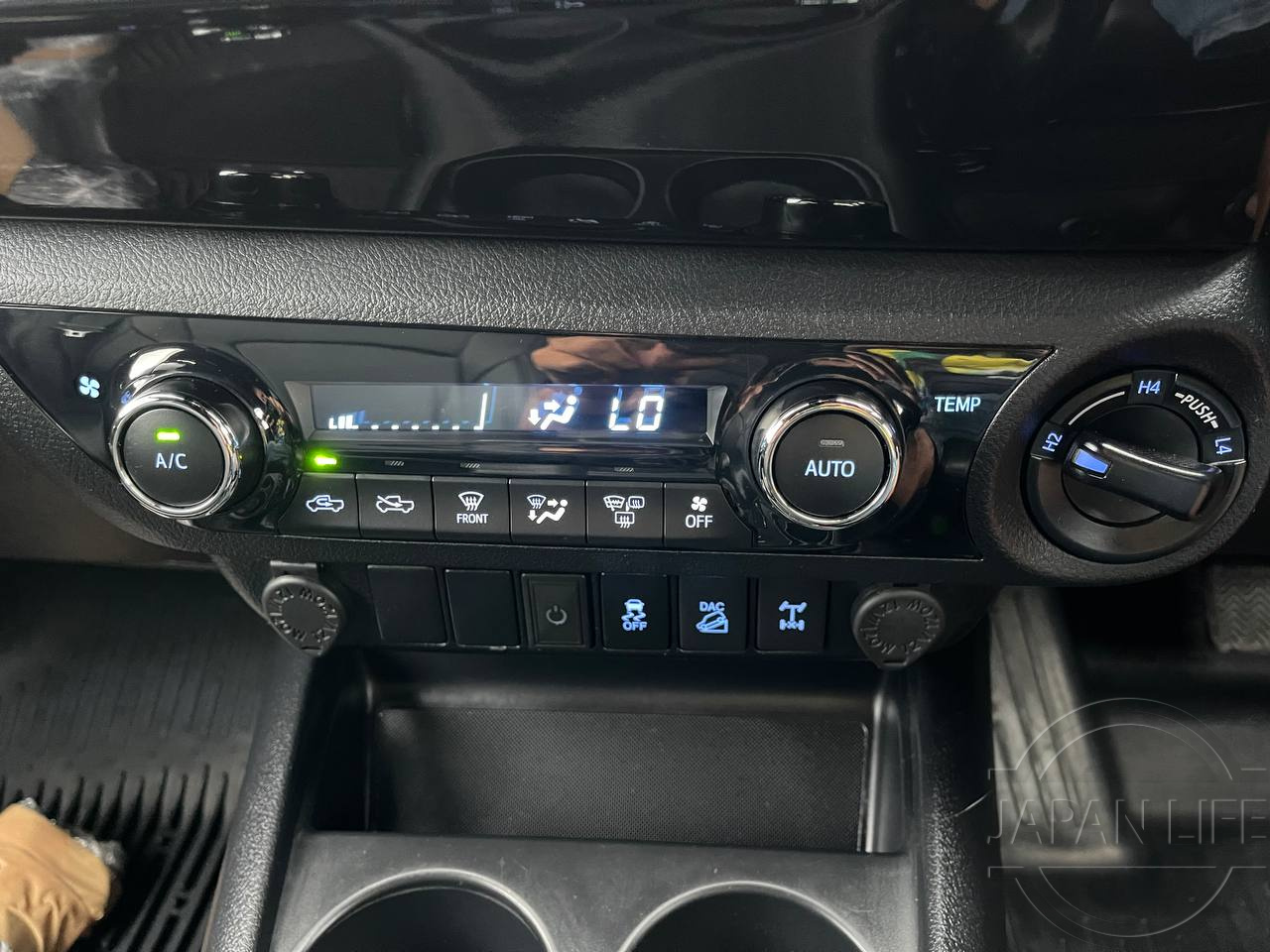 Фото Toyota Hilux - Japan Life 