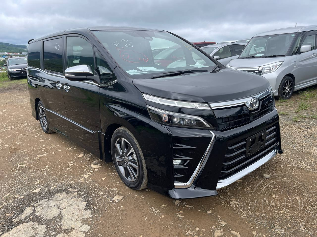 Фото Toyota Voxy - Japan Life 