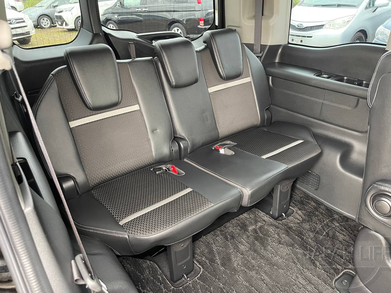 Фото Honda Stepwgn - Japan Life 