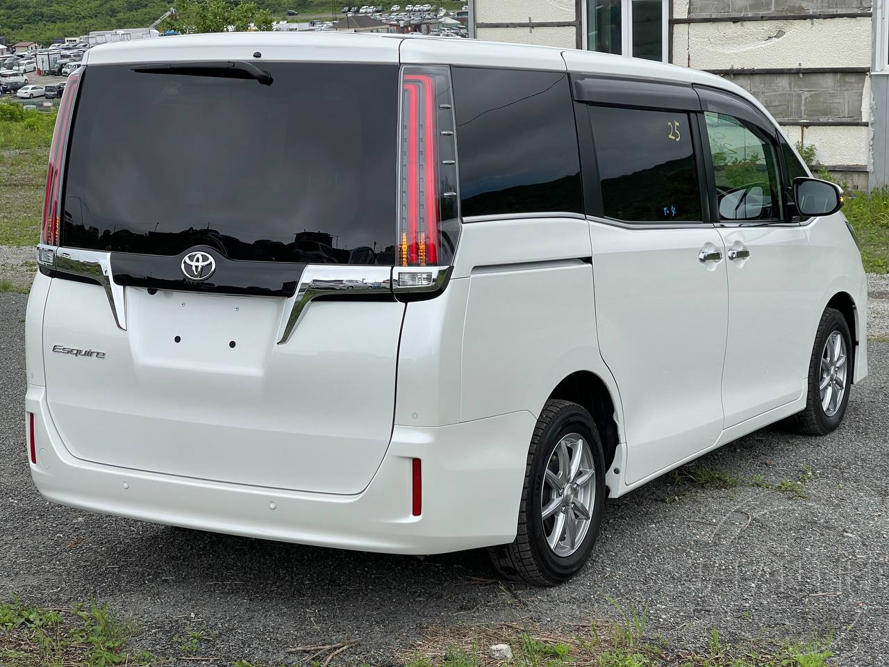 Фото Toyota Esquire - Japan Life 