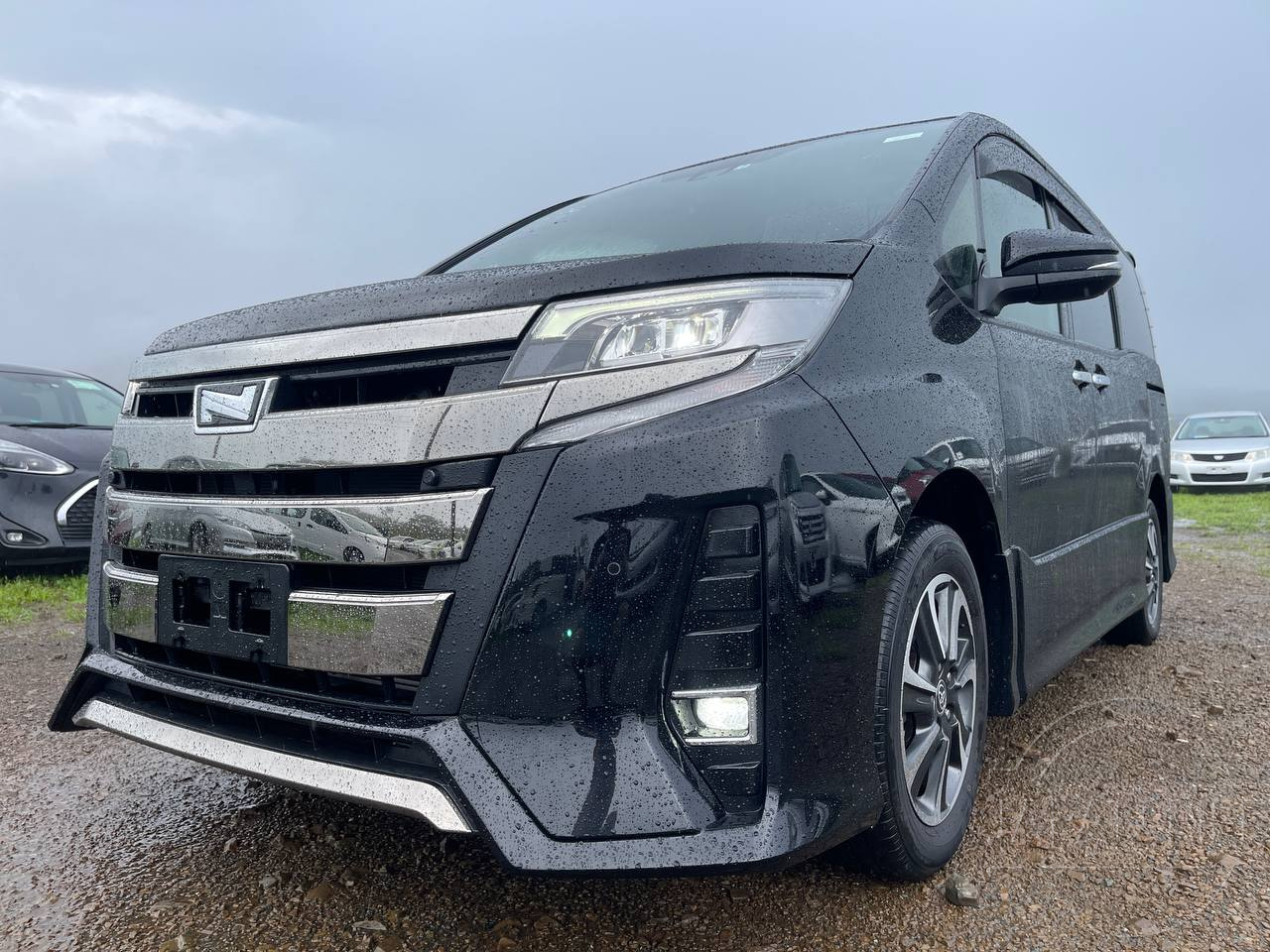 Фото Toyota Noah - Japan Life 