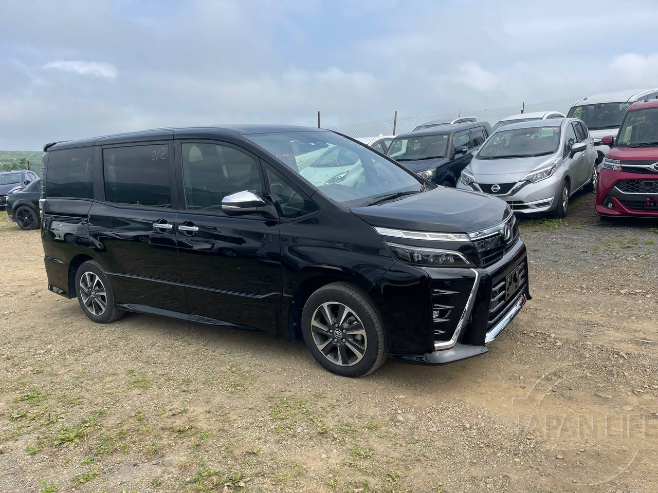 Фото Toyota Voxy - Japan Life 