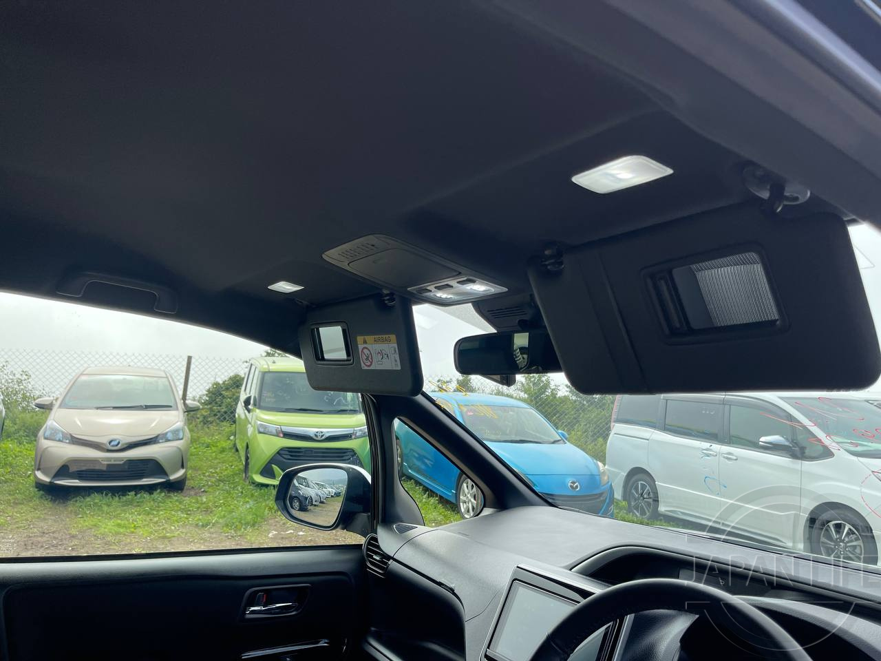 Фото Toyota Voxy - Japan Life 