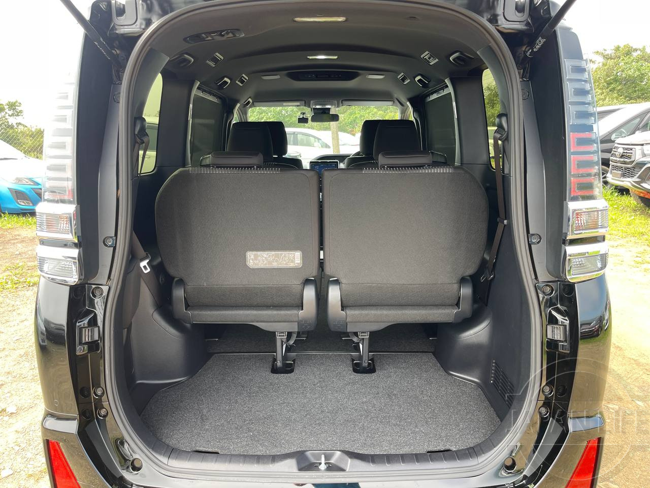 Фото Toyota Voxy - Japan Life 