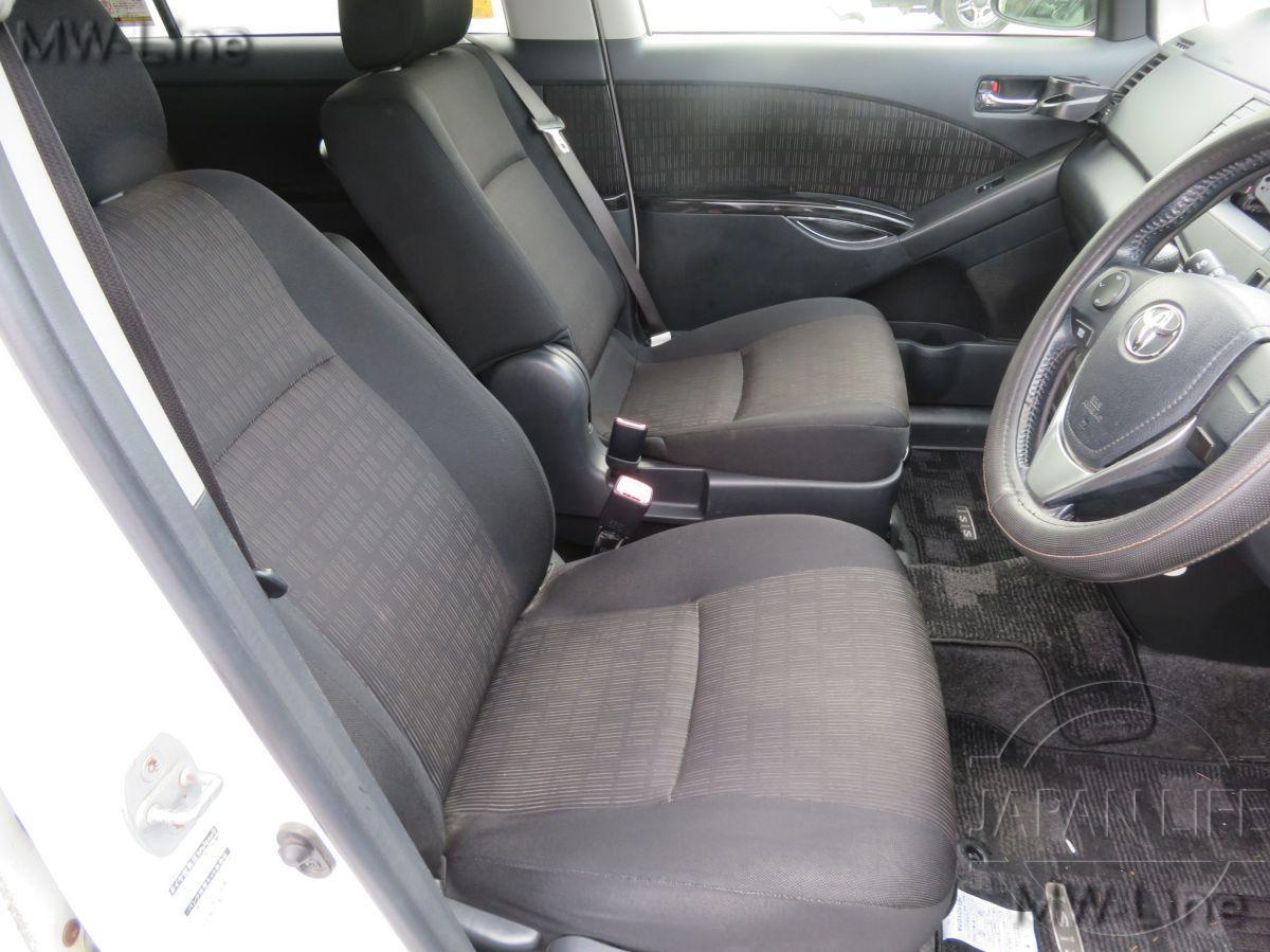 Фото Toyota Isis - Japan Life 