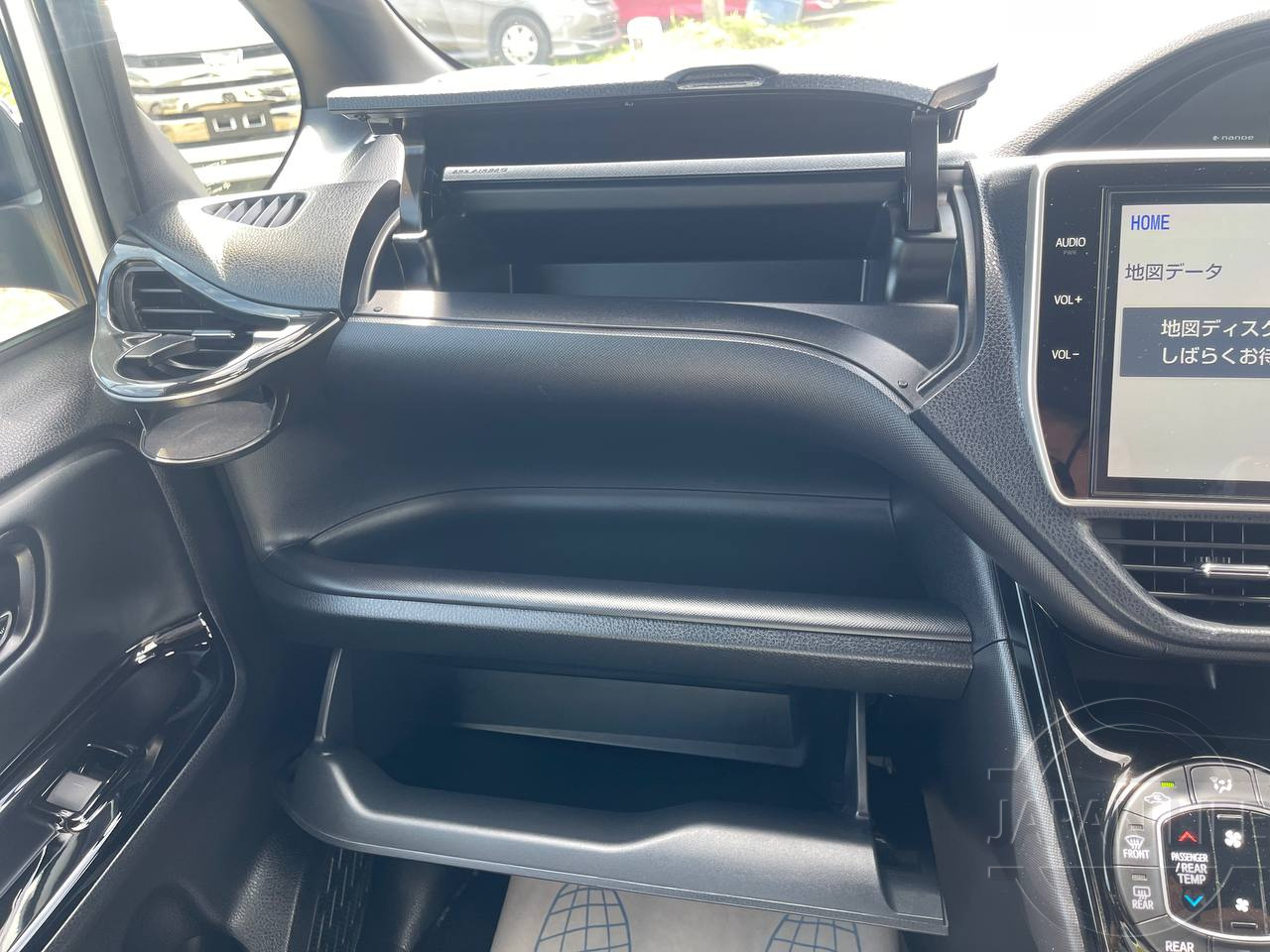 Фото Toyota Noah - Japan Life 