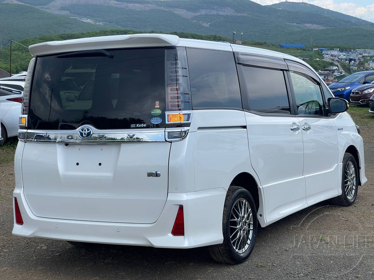 Фото Toyota Voxy - Japan Life 