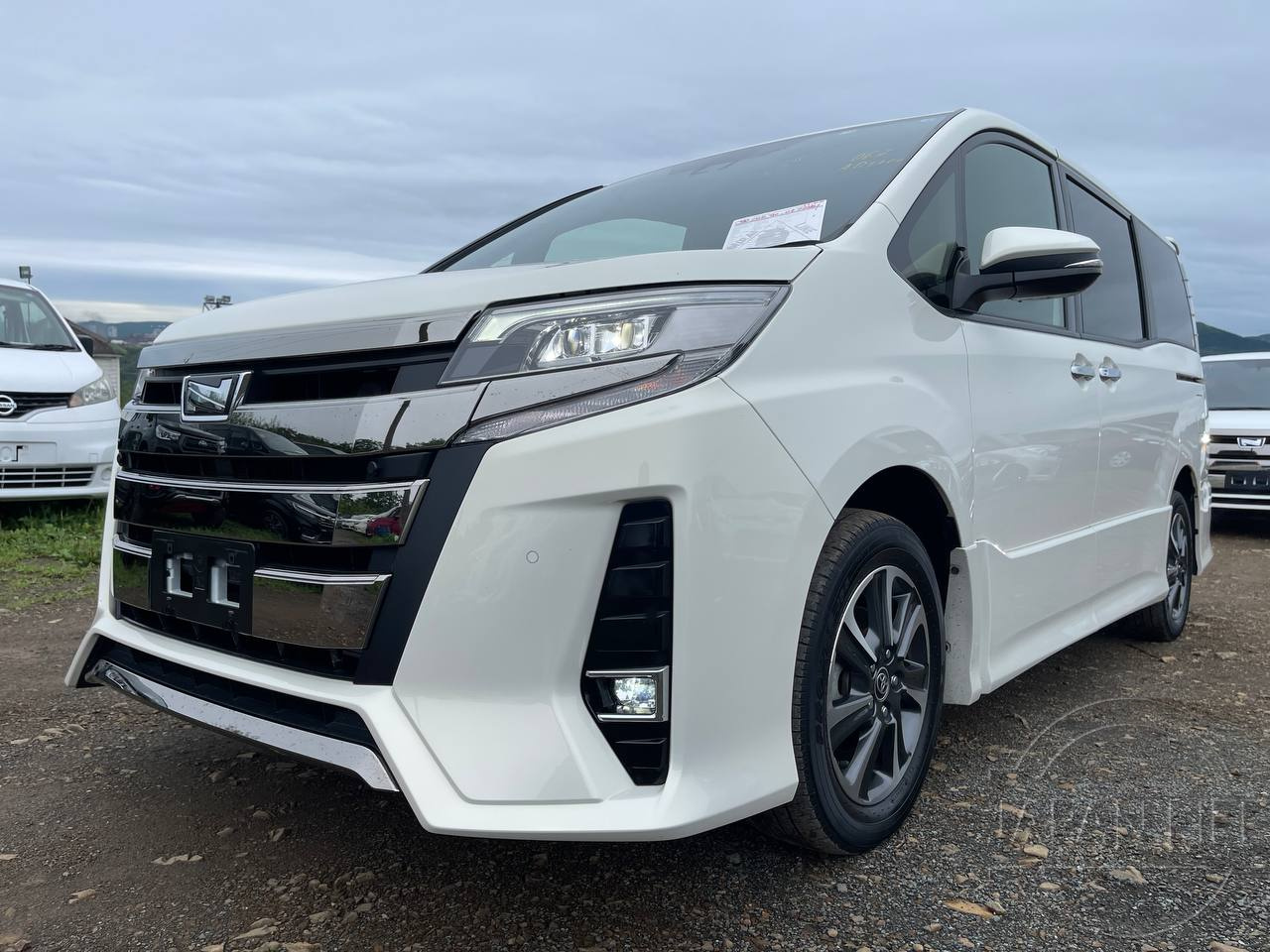 Фото Toyota Noah - Japan Life 