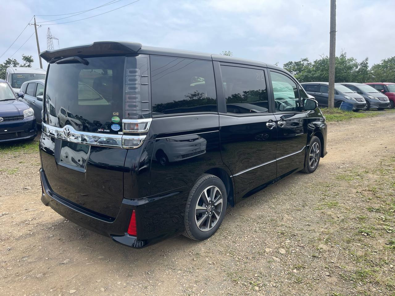 Фото Toyota Voxy - Japan Life 