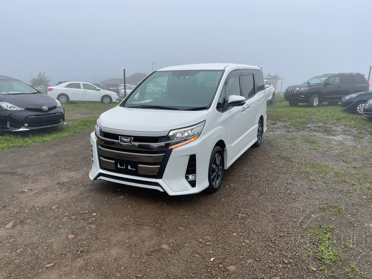 Фото Toyota Noah - Japan Life 