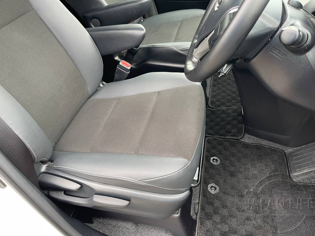 Фото Toyota Noah - Japan Life 