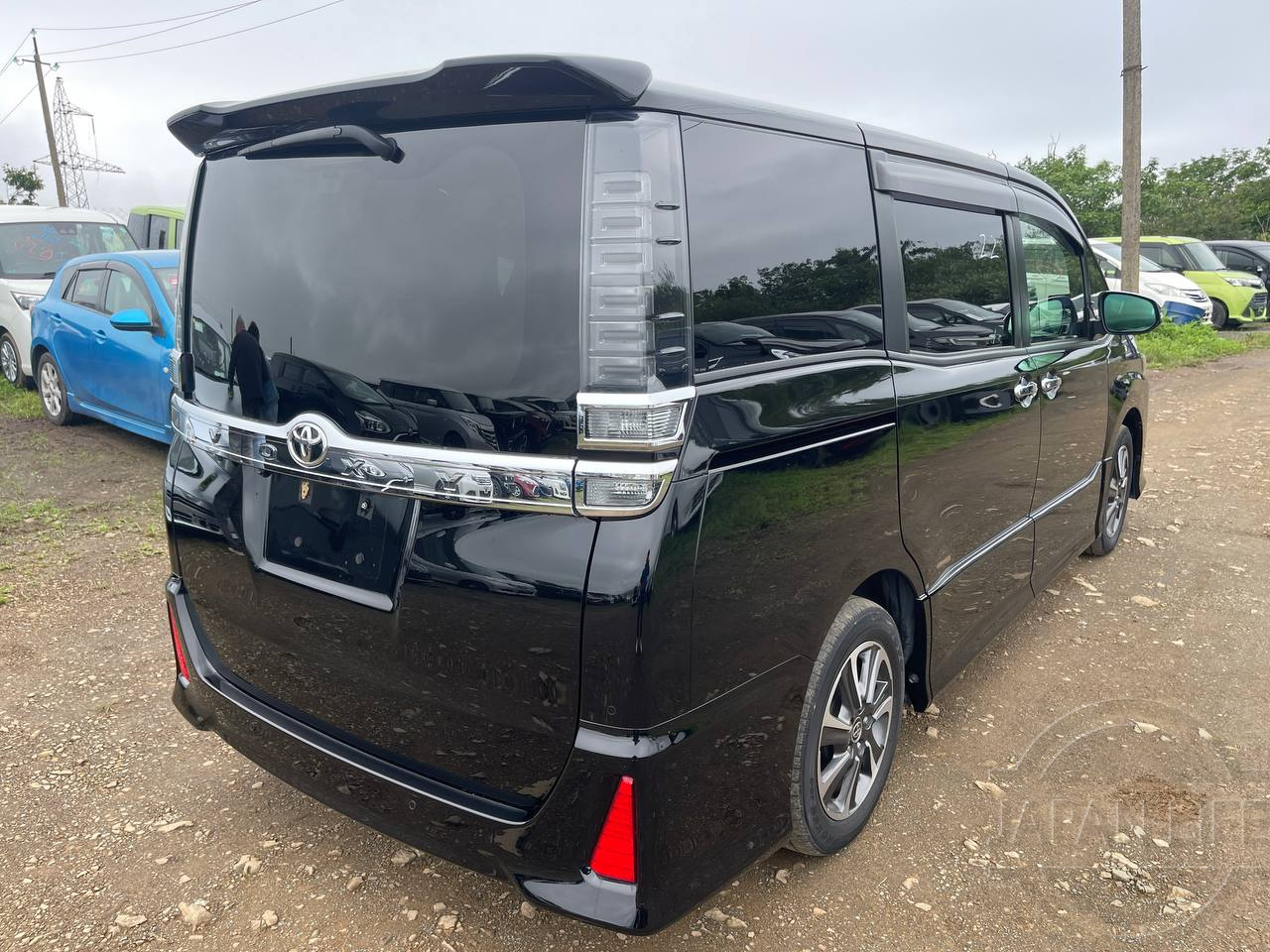 Фото Toyota Voxy - Japan Life 