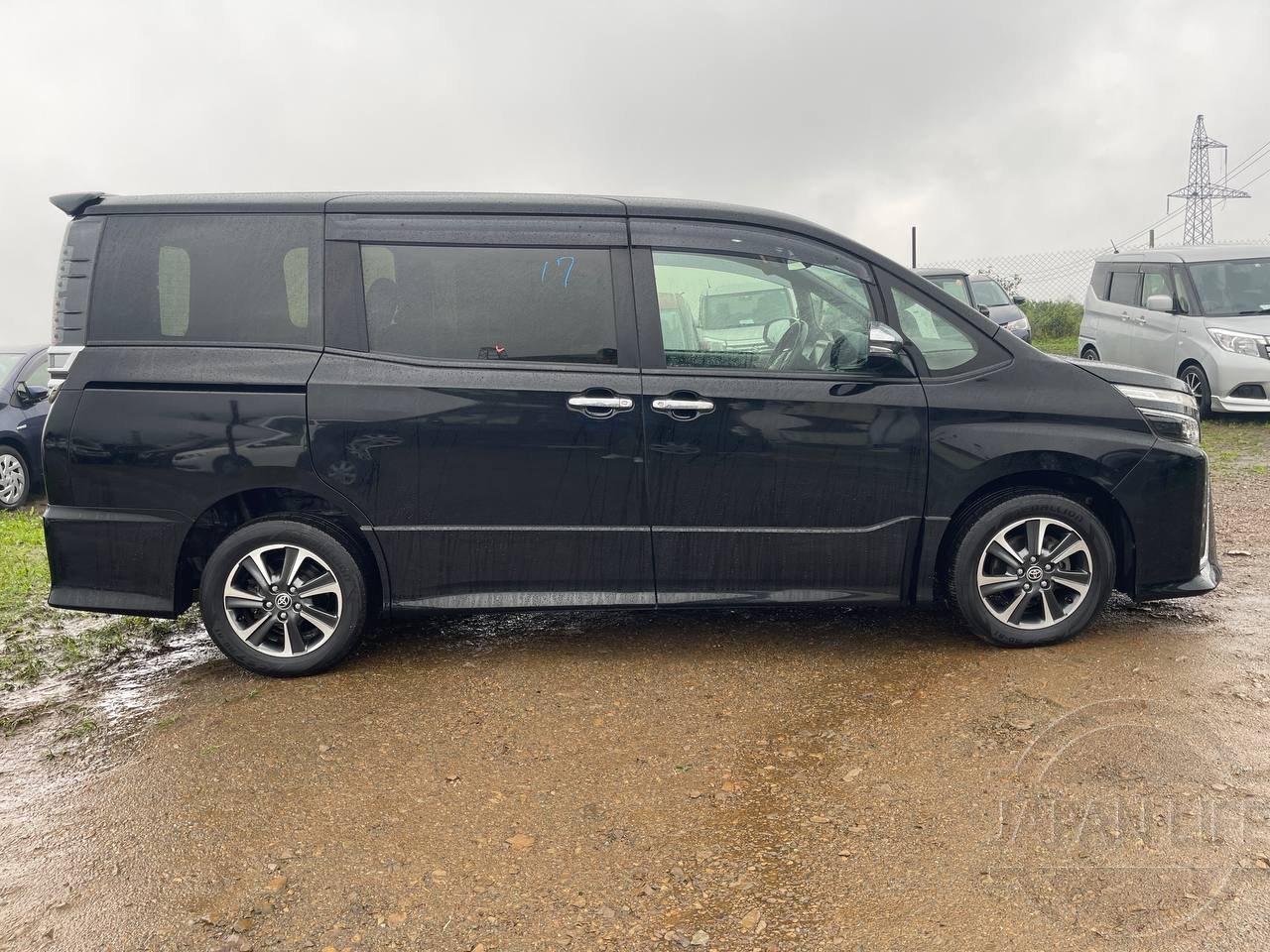 Фото Toyota Voxy - Japan Life 