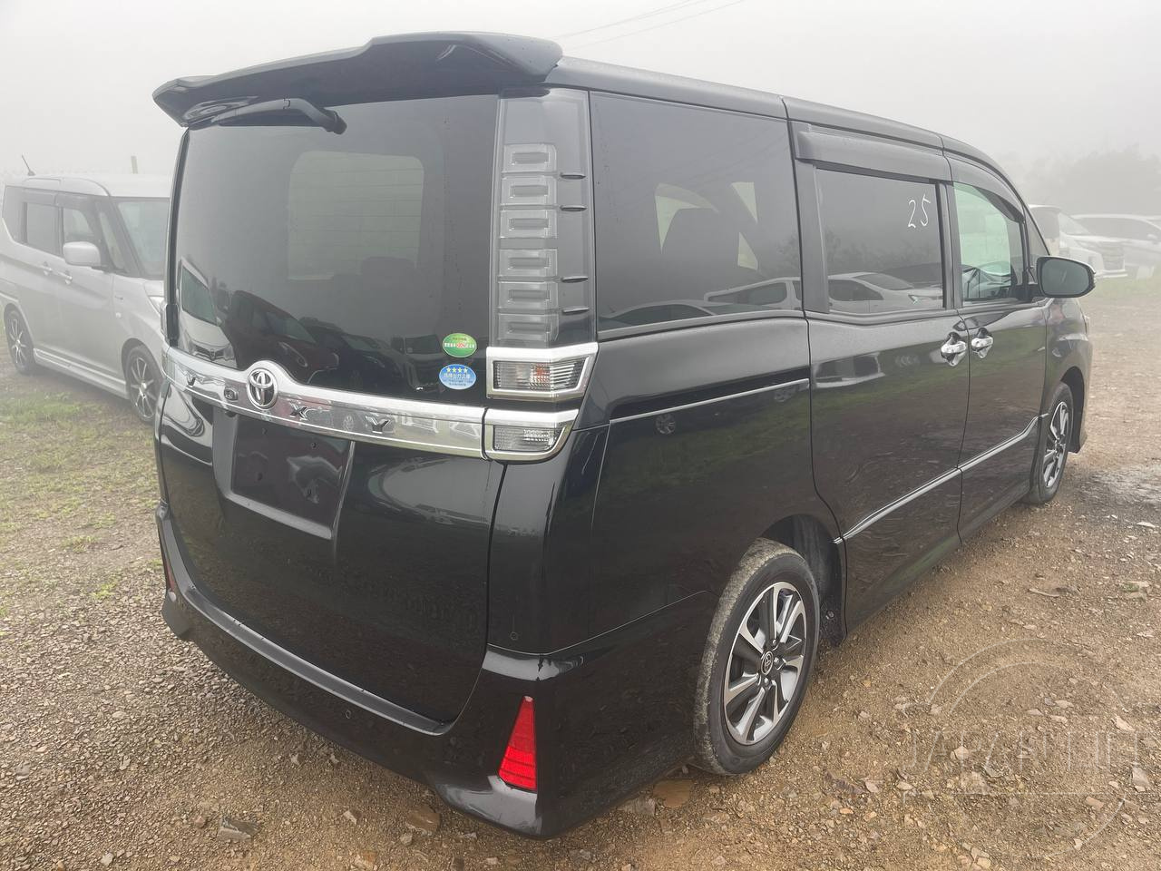 Фото Toyota Voxy - Japan Life 