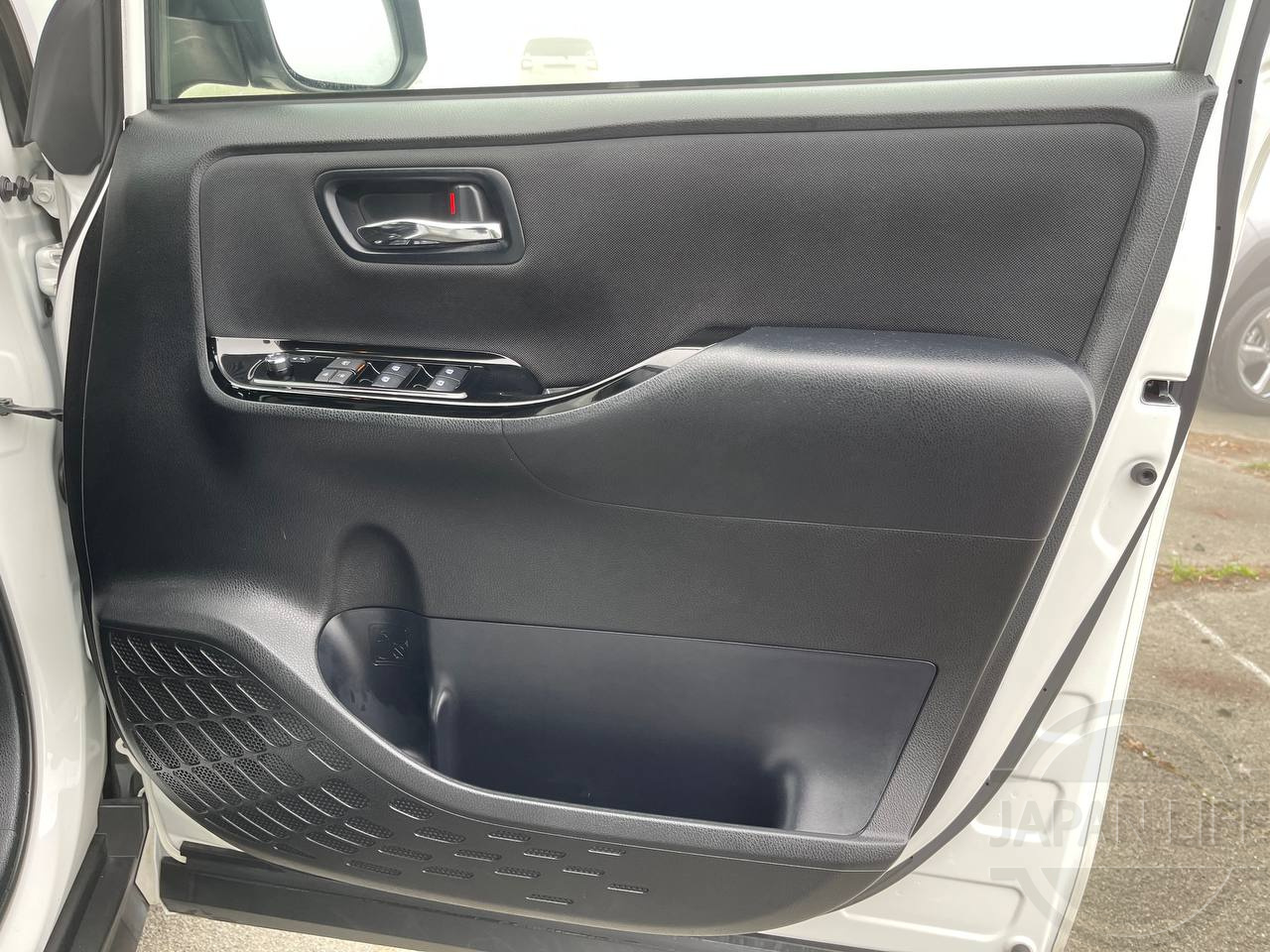 Фото Toyota Voxy - Japan Life 