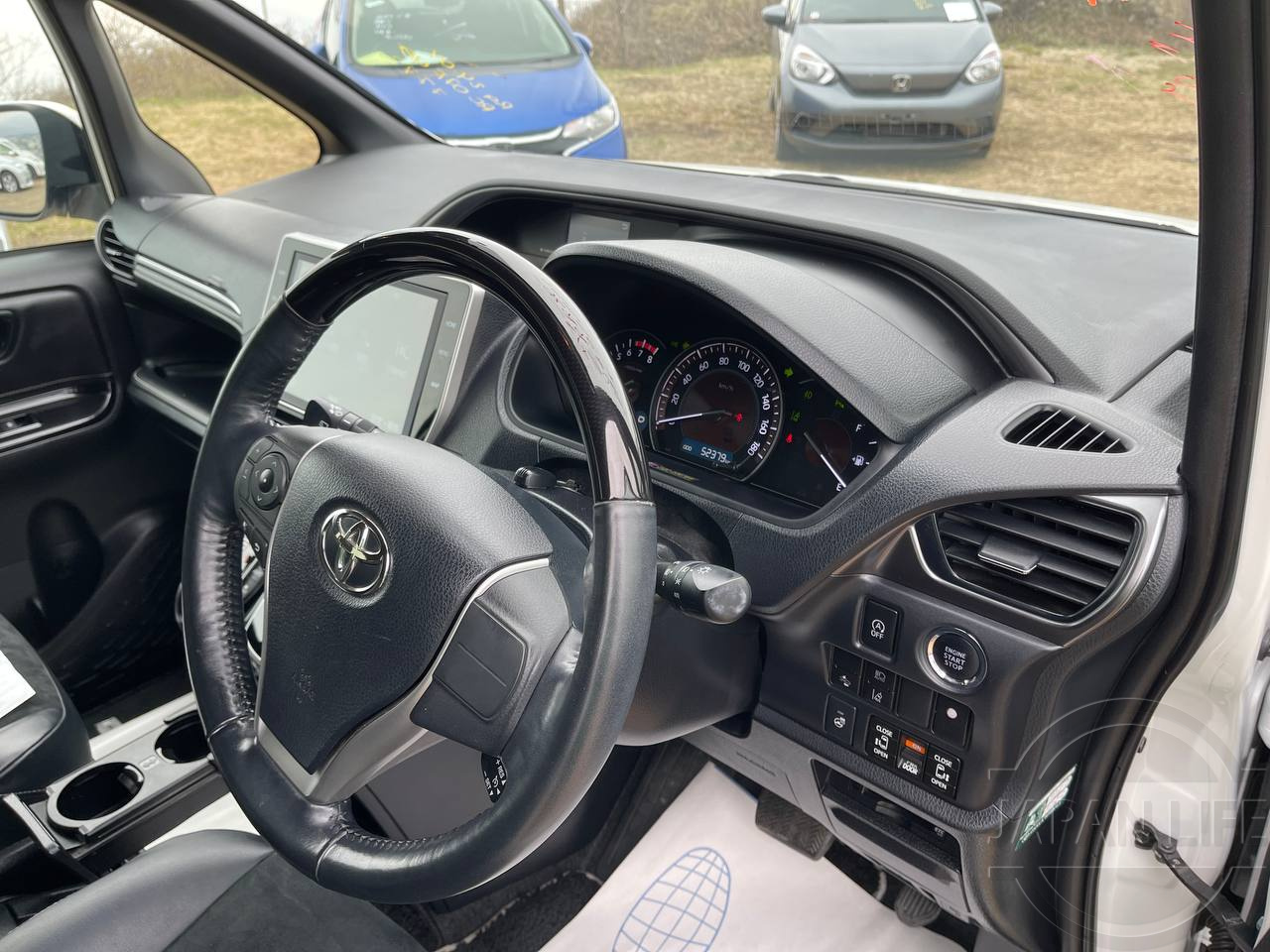 Фото Toyota Esquire - Japan Life 