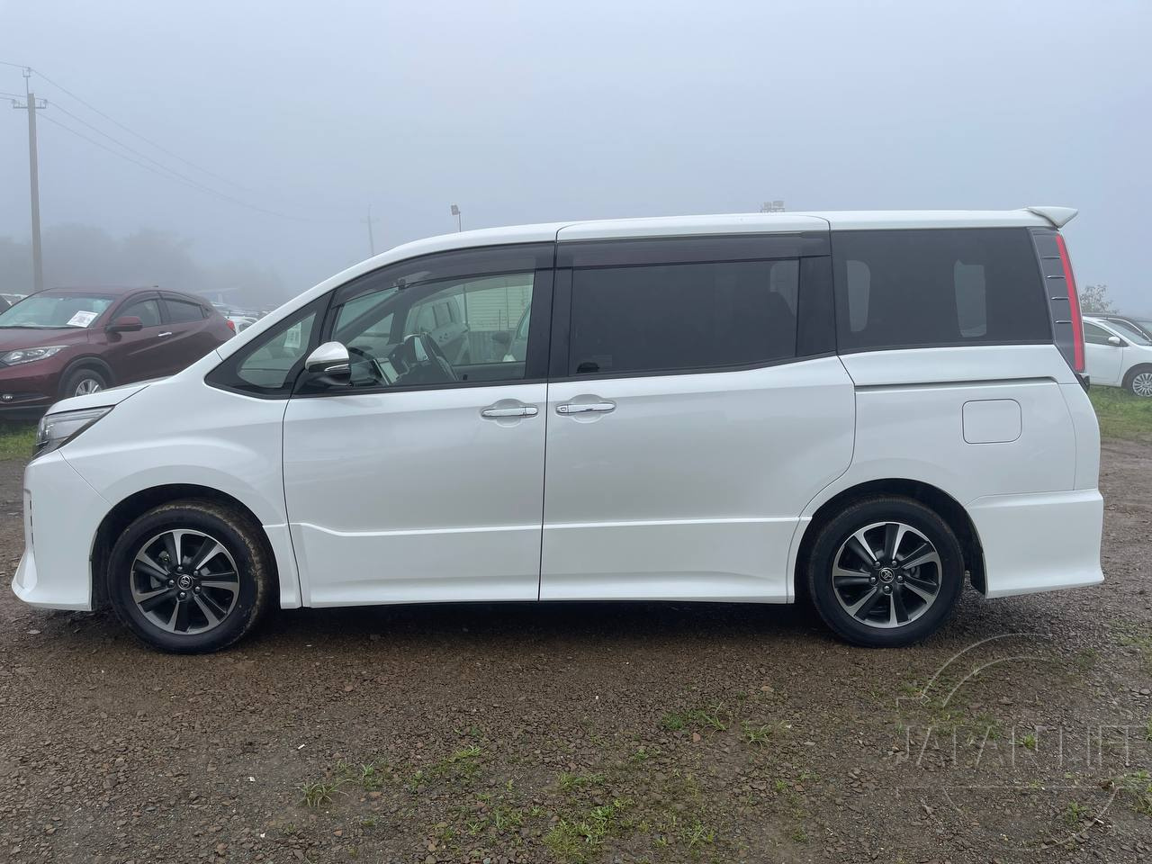 Фото Toyota Noah - Japan Life 