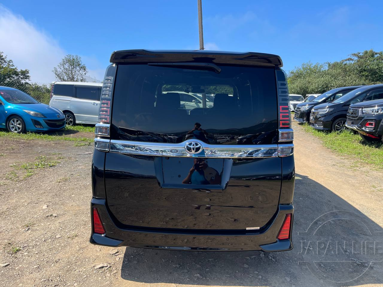 Фото Toyota Voxy - Japan Life 