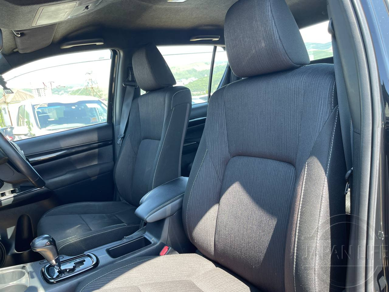 Фото Toyota Hilux - Japan Life 